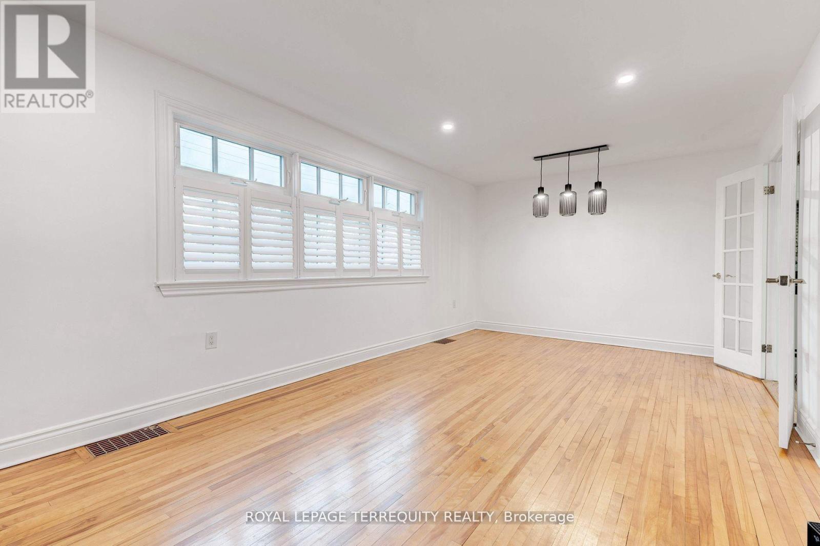 739 Upper Gage Avenue, Hamilton, Ontario  L8V 4J9 - Photo 4 - X12435614