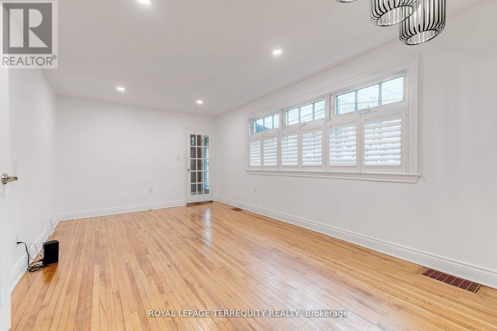 739 Upper Gage Avenue, Hamilton, Ontario  L8V 4J9 - Photo 5 - X12435614
