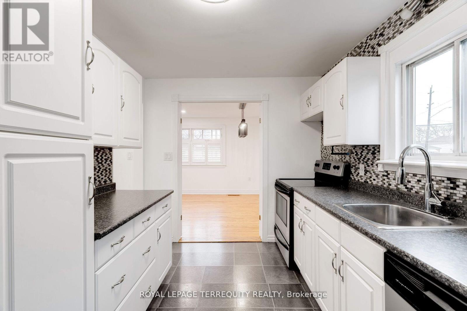 739 Upper Gage Avenue, Hamilton, Ontario  L8V 4J9 - Photo 7 - X12435614