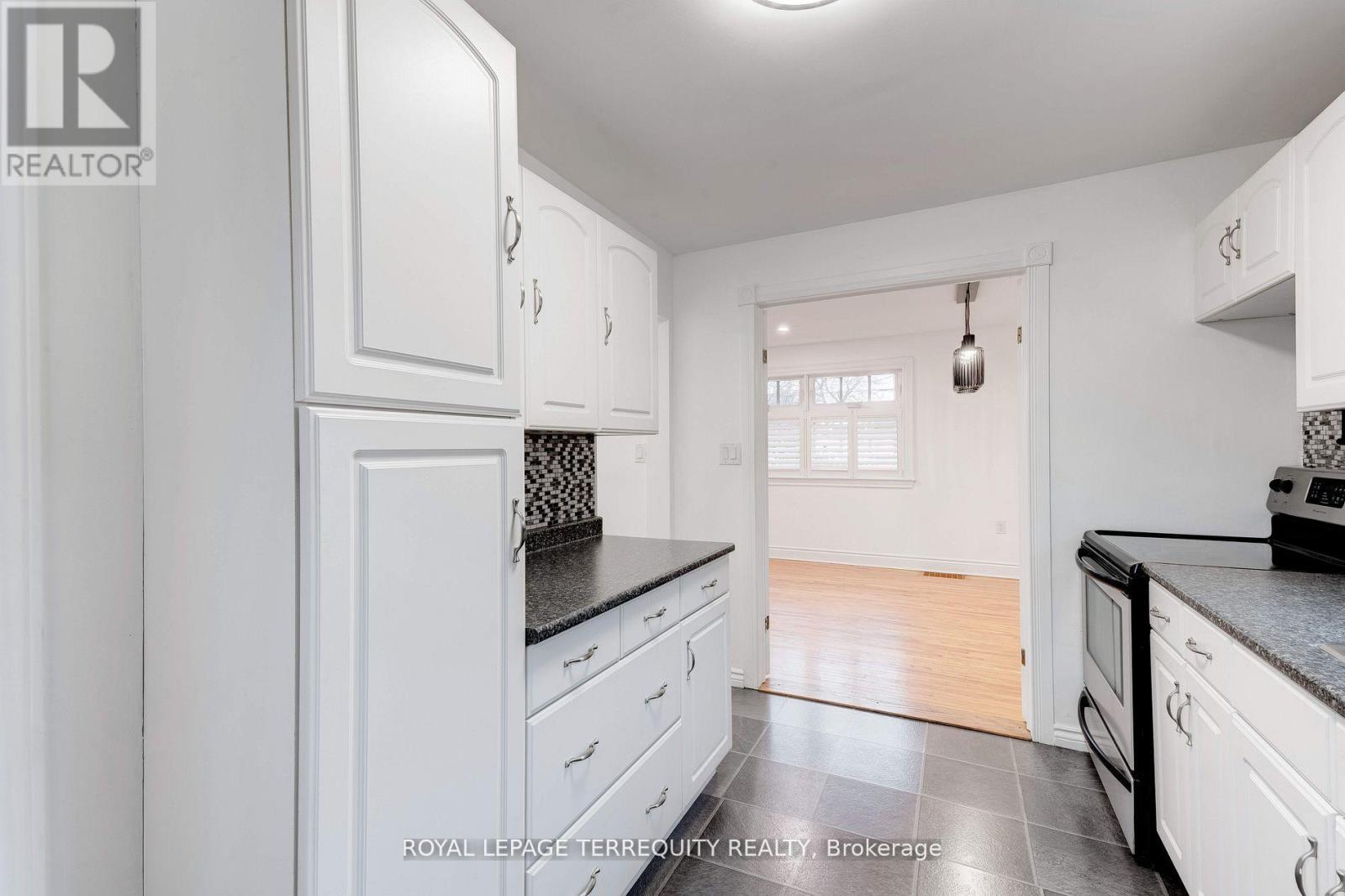 739 Upper Gage Avenue, Hamilton, Ontario  L8V 4J9 - Photo 9 - X12435614
