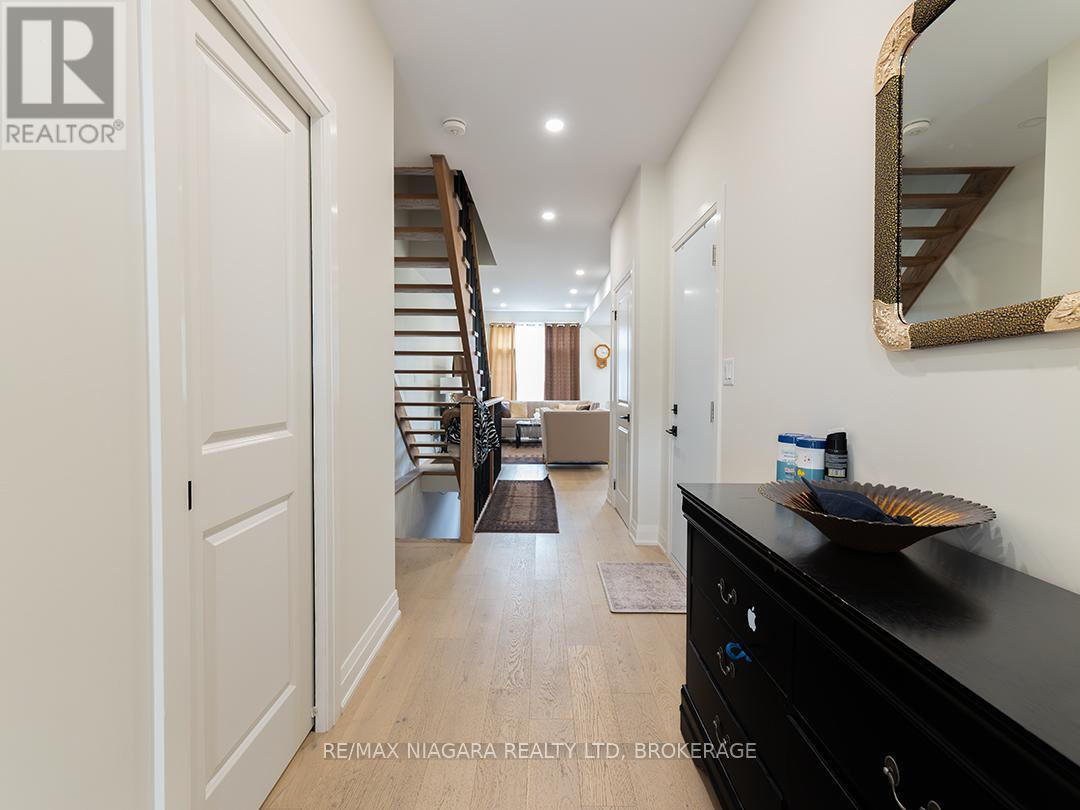 47 Omer Avenue, Port Colborne (Main Street), Ontario  L3K 3Y4 - Photo 4 - X12435640