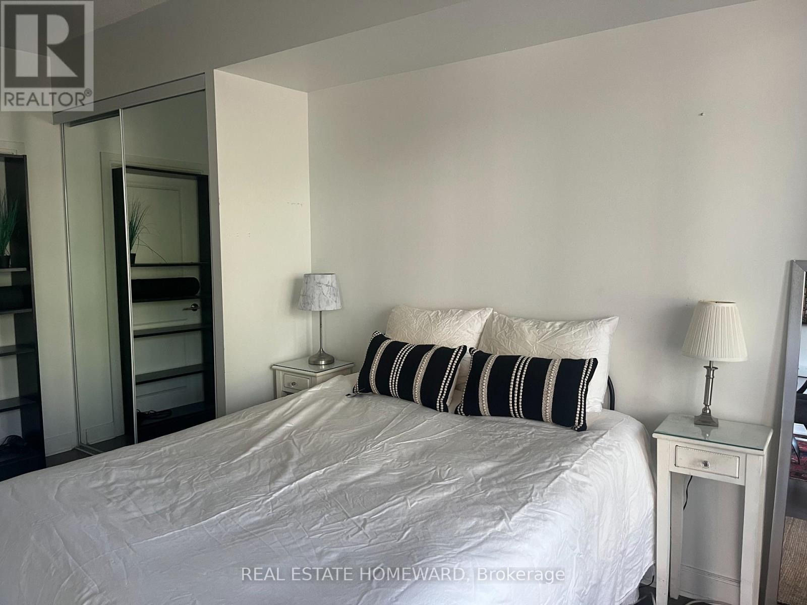 208 - 18 Yorkville Avenue, Toronto, Ontario  M4W 3Y8 - Photo 4 - C12435651