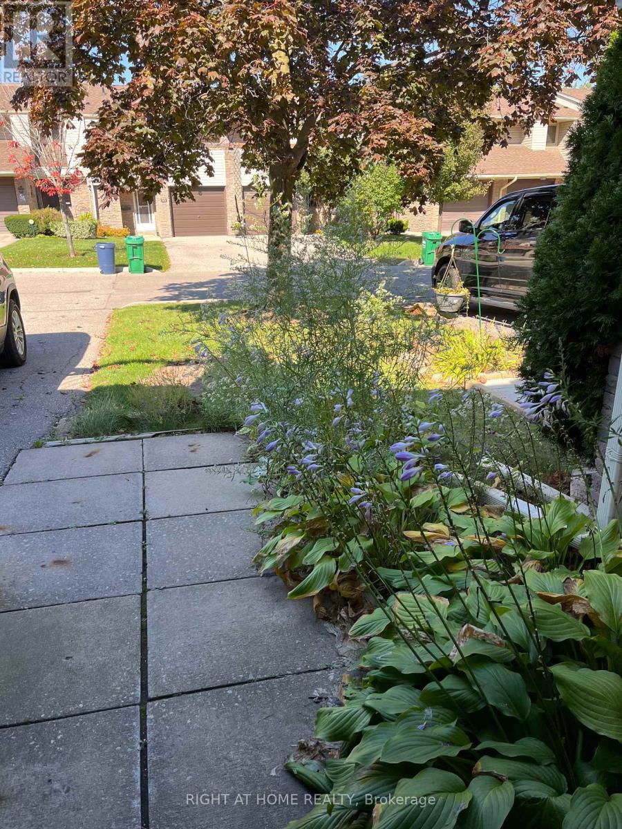 89 - 7430 Copenhagen Road, Mississauga, Ontario  L5N 2C4 - Photo 3 - W12432784
