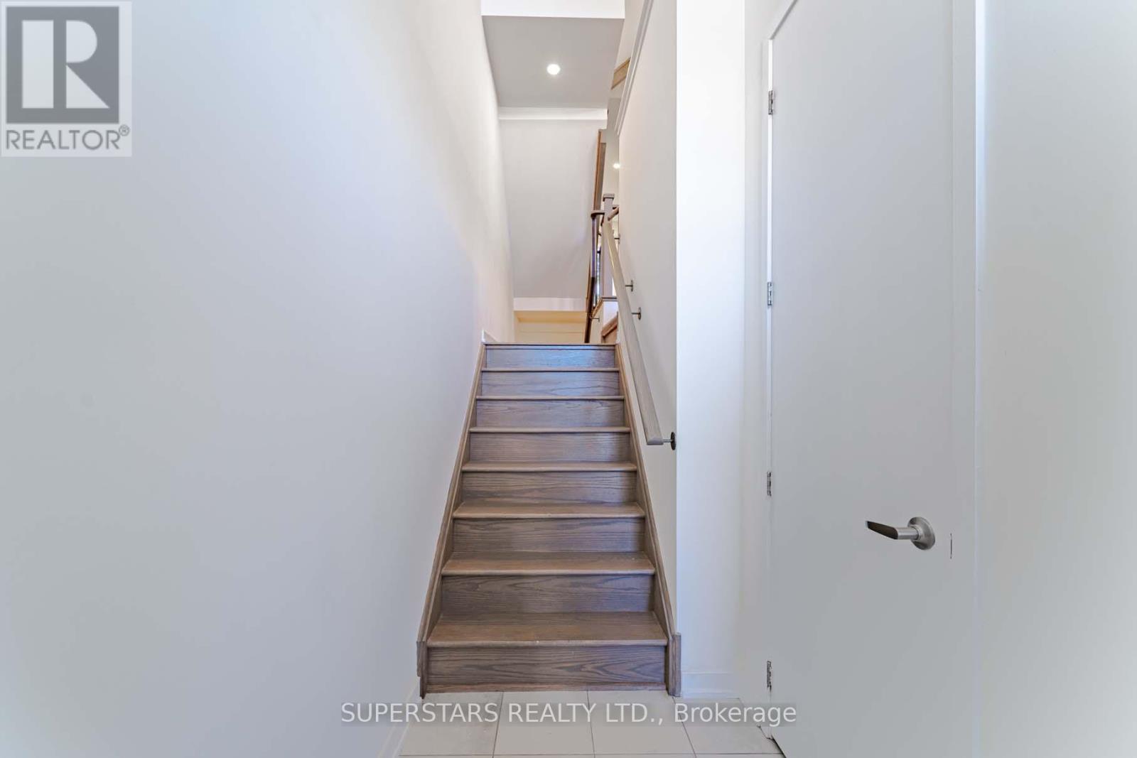 21 Armillo Place, Markham, Ontario  L6E 0V4 - Photo 4 - N12435648