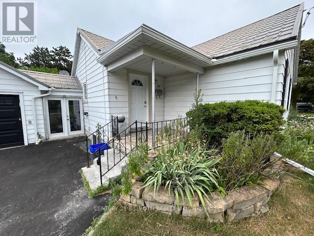 121 Cumberland Street, Barrie, Ontario  L4N 2P8 - Photo 2 - S12435650