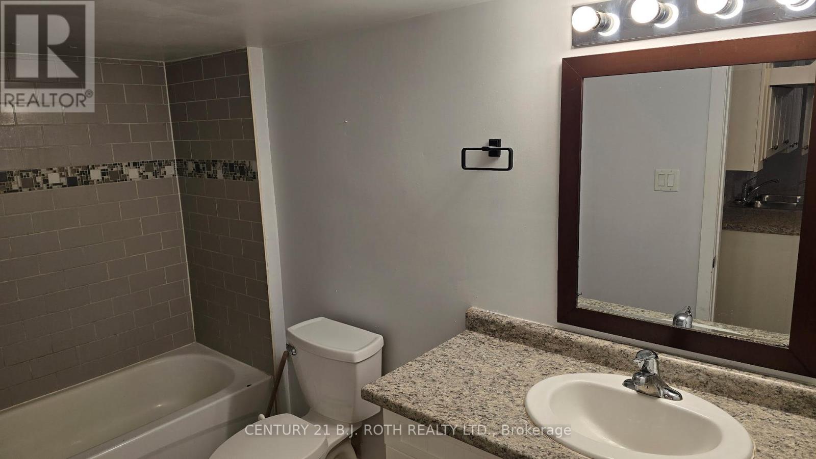 121 Cumberland Street, Barrie, Ontario  L4N 2P8 - Photo 26 - S12435650