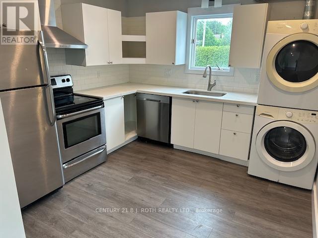 121 Cumberland Street, Barrie, Ontario  L4N 2P8 - Photo 5 - S12435650