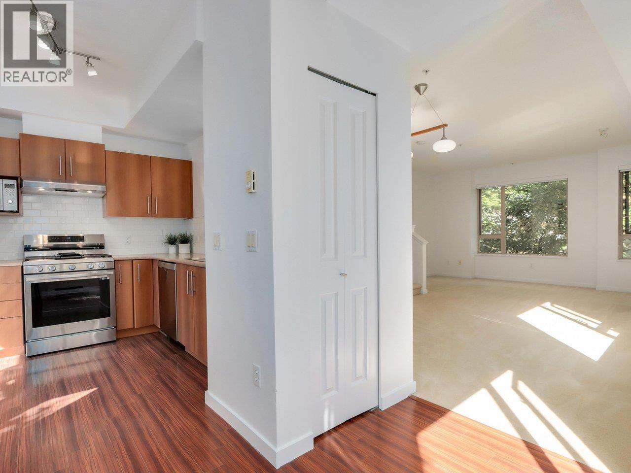 114 9229 University Crescent, Burnaby, British Columbia  V5A 4Z2 - Photo 2 - R3053216