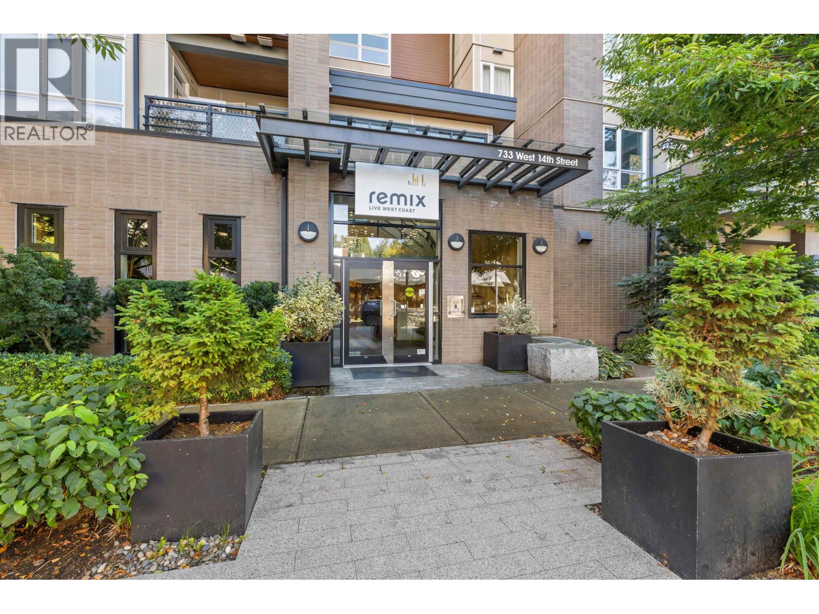 305 733 W 14TH STREET, North Vancouver, British Columbia