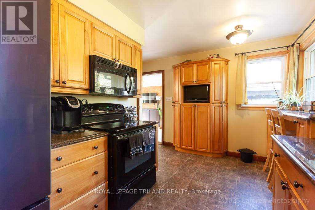 749 Commissioners Road W, London South, Ontario  N6K 1B6 - Photo 16 - X12435679