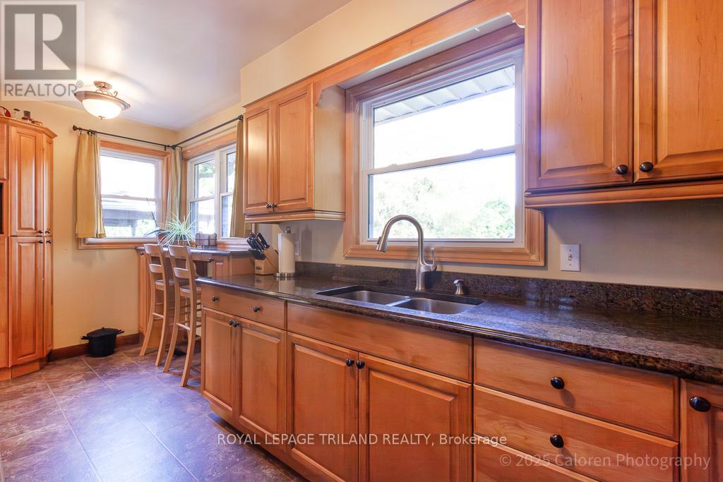 749 Commissioners Road W, London South, Ontario  N6K 1B6 - Photo 17 - X12435679