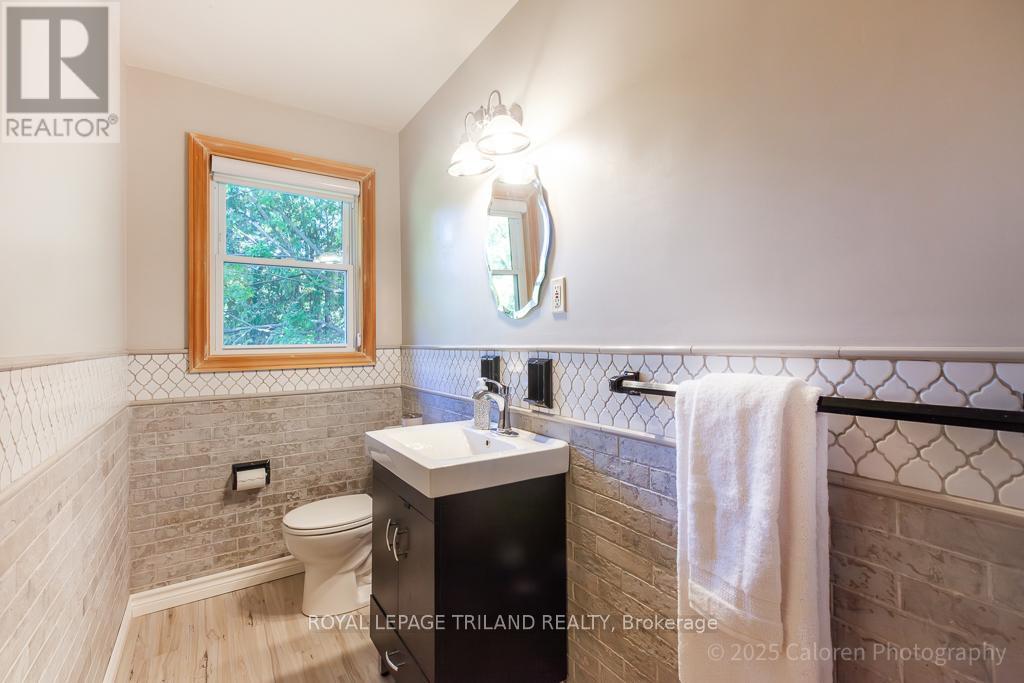 749 Commissioners Road W, London South, Ontario  N6K 1B6 - Photo 25 - X12435679