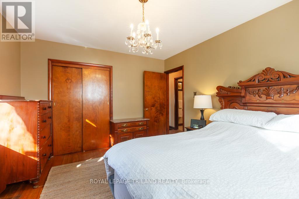 749 Commissioners Road W, London South, Ontario  N6K 1B6 - Photo 33 - X12435679