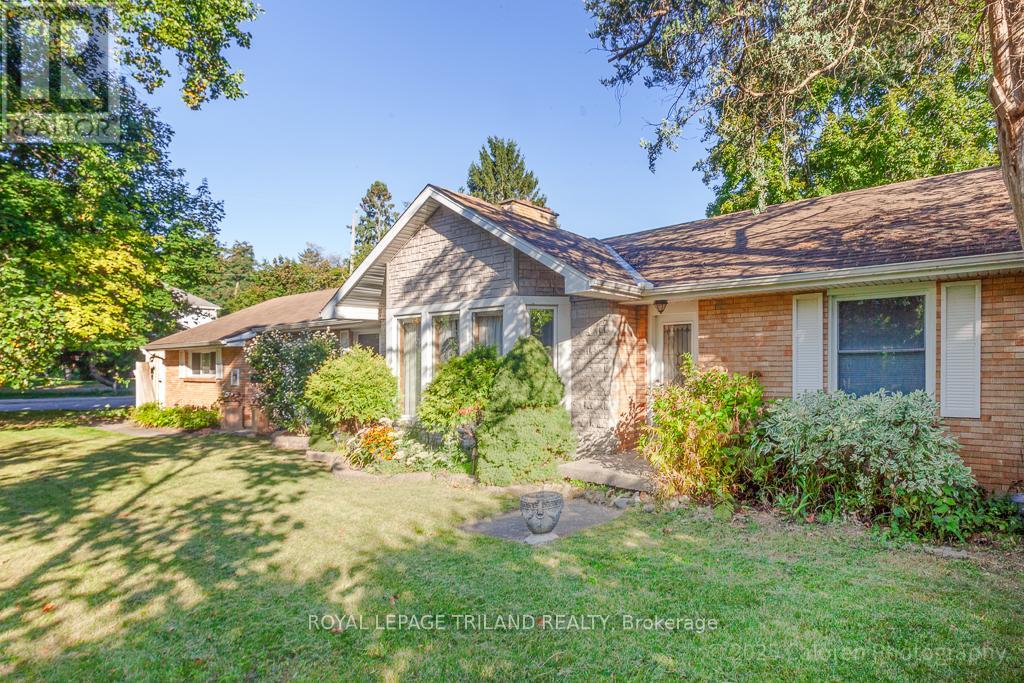 749 Commissioners Road W, London South, Ontario  N6K 1B6 - Photo 4 - X12435679