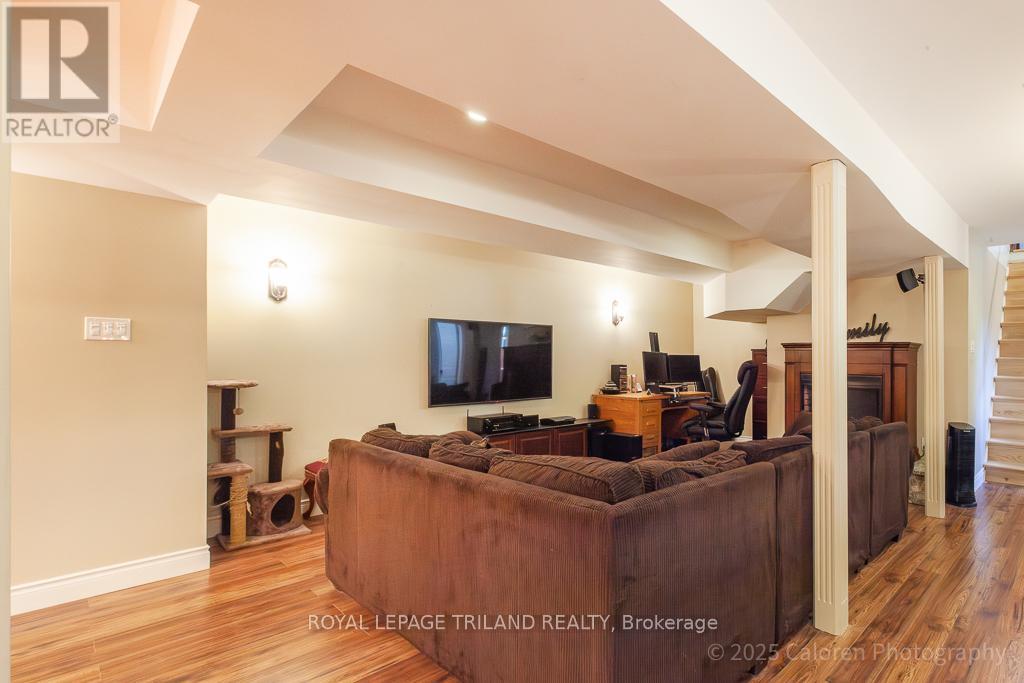 749 Commissioners Road W, London South, Ontario  N6K 1B6 - Photo 40 - X12435679