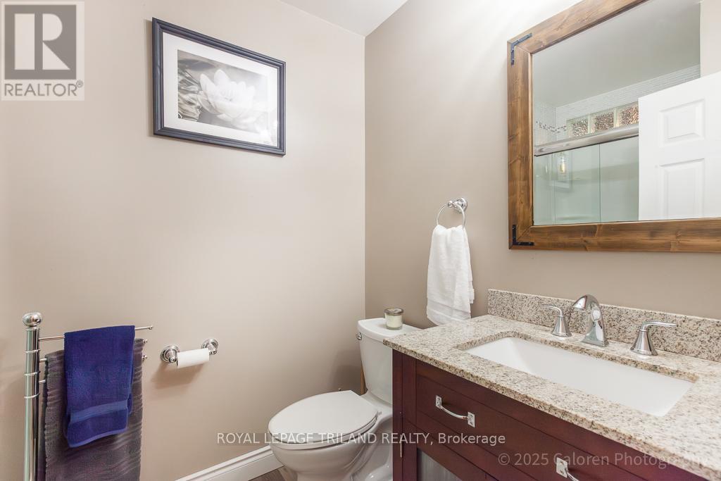 749 Commissioners Road W, London South, Ontario  N6K 1B6 - Photo 47 - X12435679