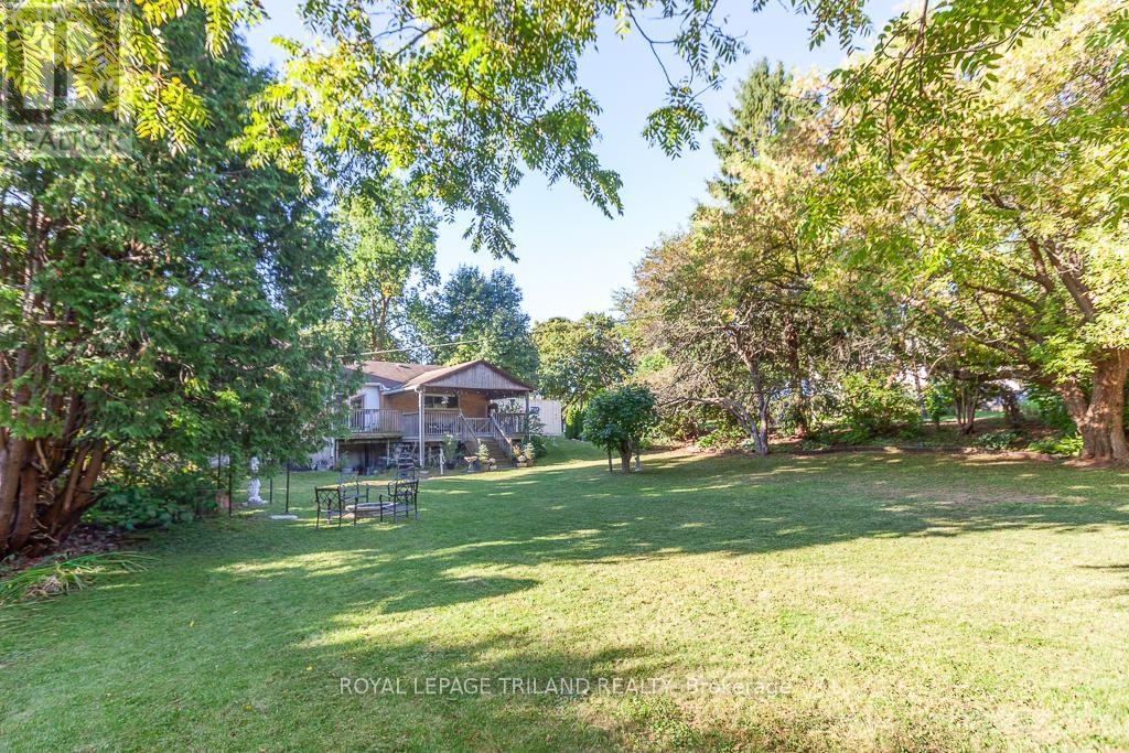 749 Commissioners Road W, London South, Ontario  N6K 1B6 - Photo 6 - X12435679