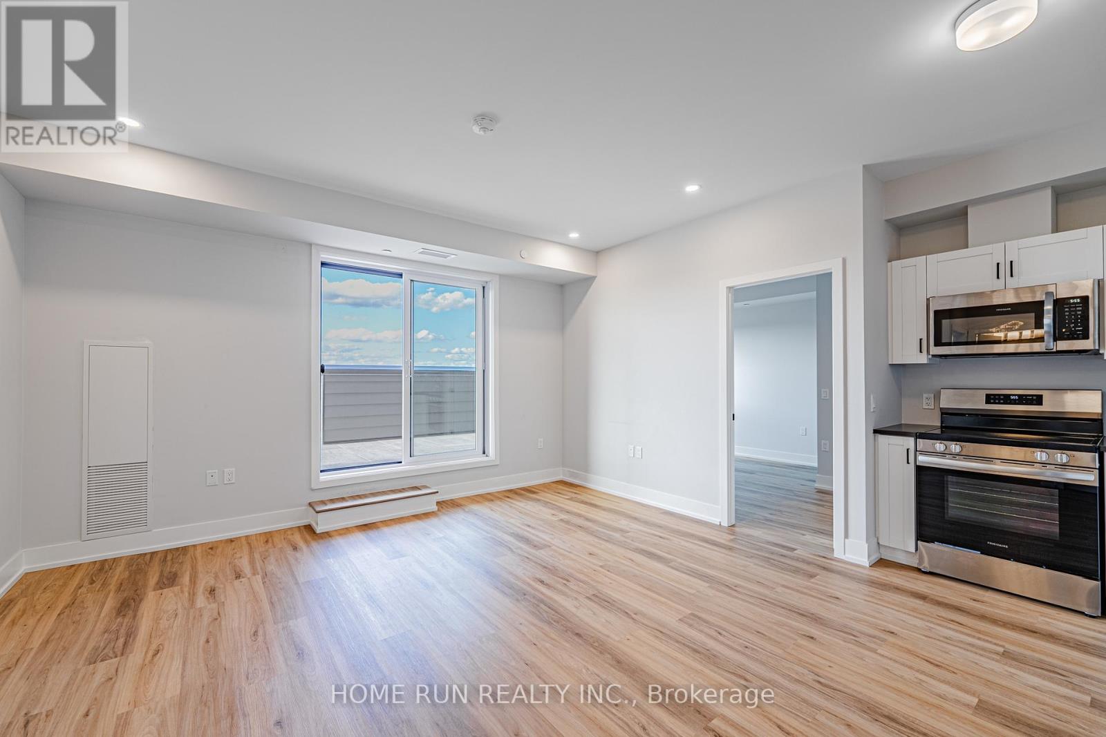 1350 Hemlock Road, Ottawa, Ontario  K1K 5C2 - Photo 14 - X12435673