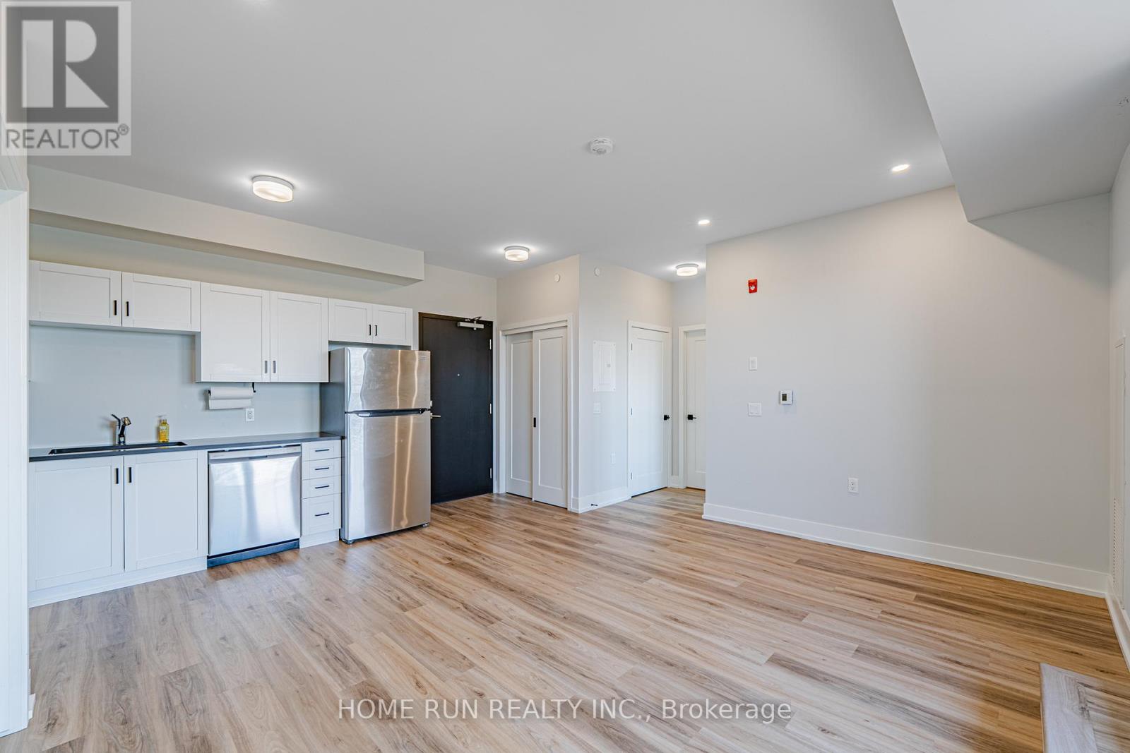 1350 Hemlock Road, Ottawa, Ontario  K1K 5C2 - Photo 15 - X12435673