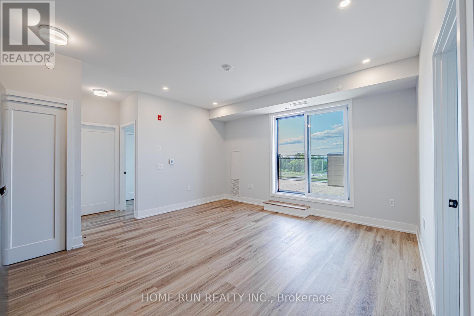 1350 Hemlock Road, Ottawa, Ontario  K1K 5C2 - Photo 16 - X12435673