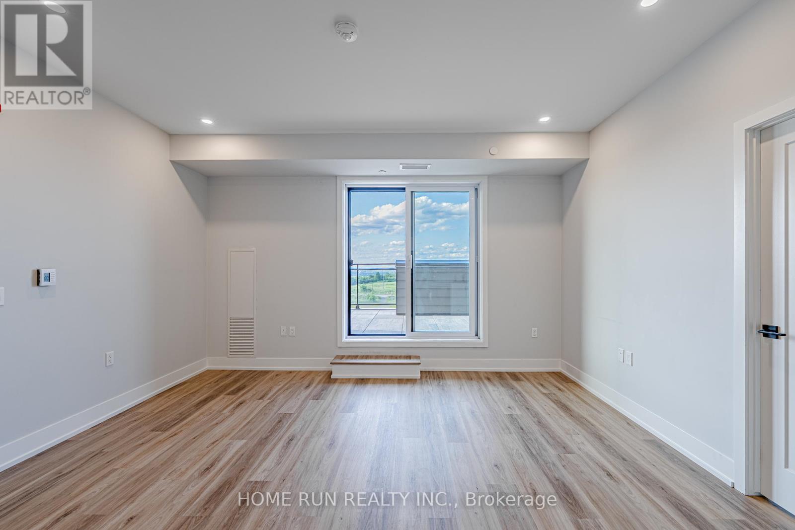 1350 Hemlock Road, Ottawa, Ontario  K1K 5C2 - Photo 18 - X12435673