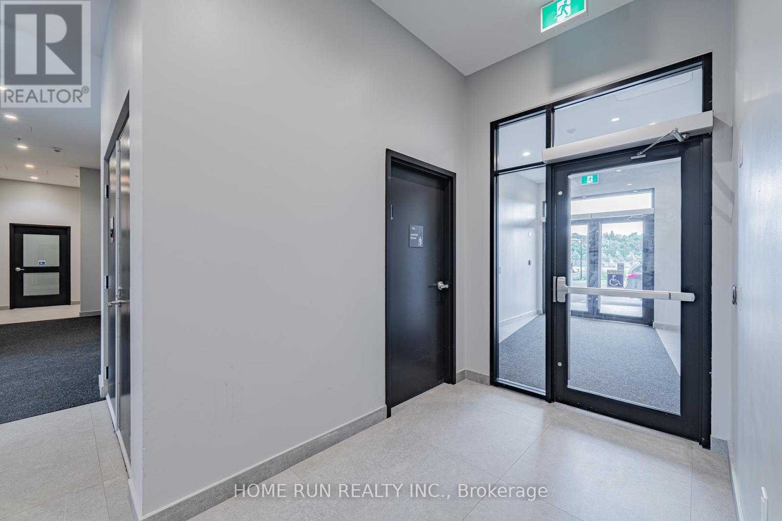1350 Hemlock Road, Ottawa, Ontario  K1K 5C2 - Photo 8 - X12435673