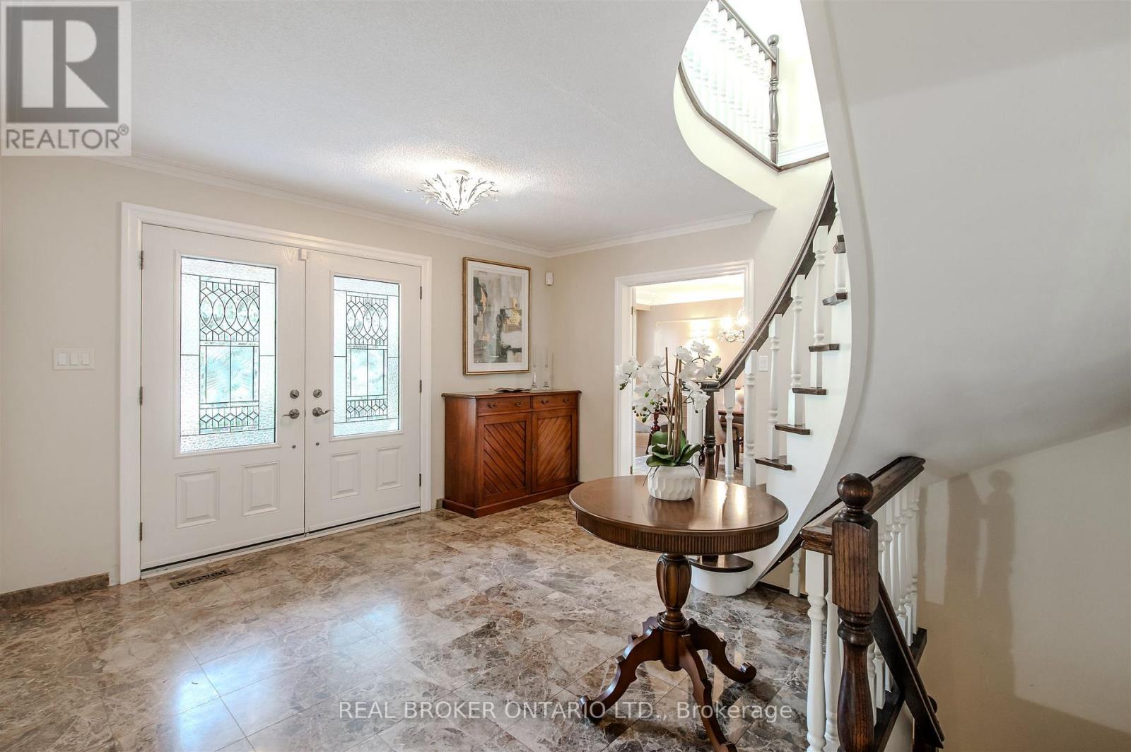 6 Streatham Place, Toronto, Ontario  M9B 6A4 - Photo 2 - W12435633