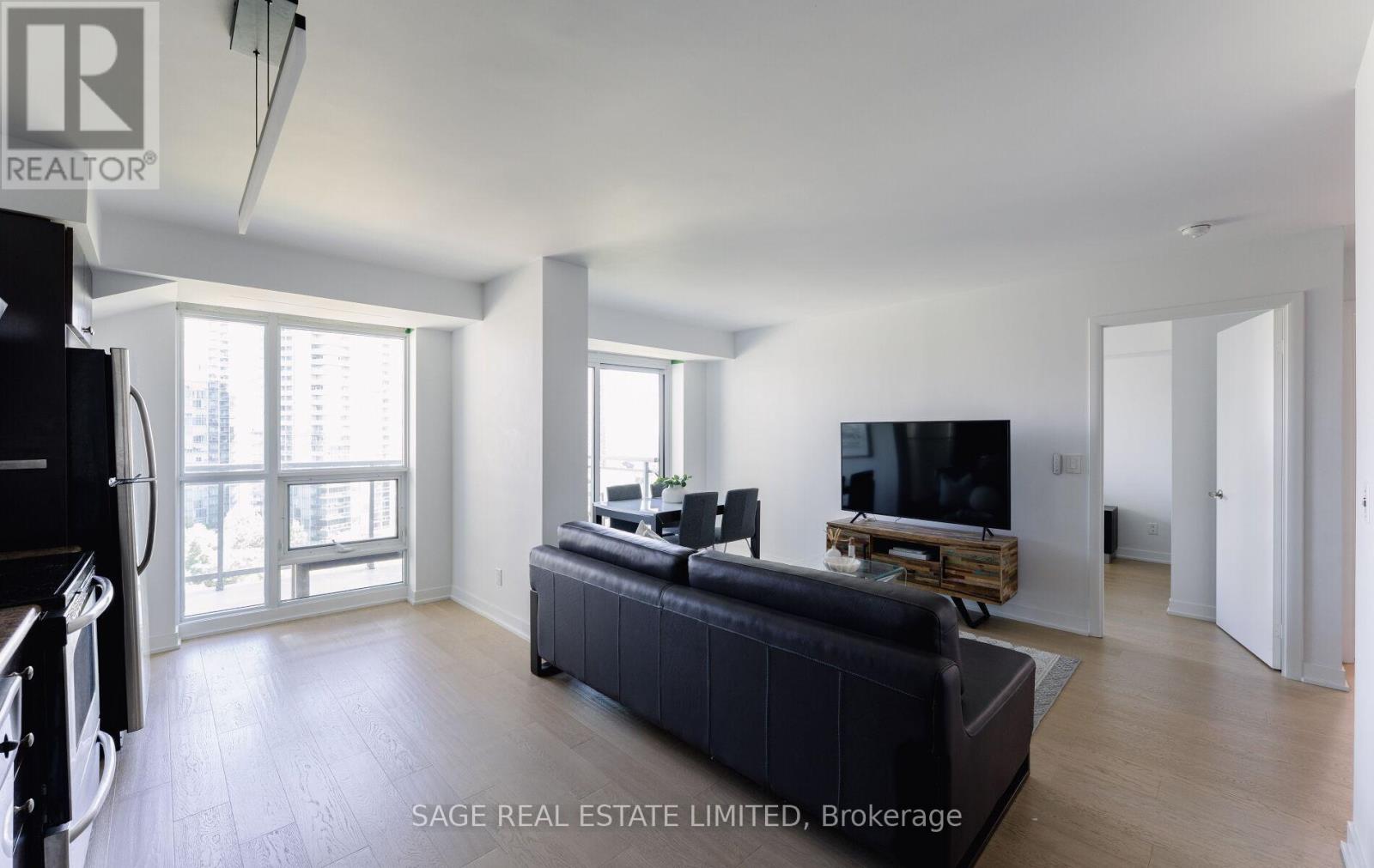 1202 - 155 Legion Road N, Toronto, Ontario  M8Y 0A7 - Photo 6 - W12435634