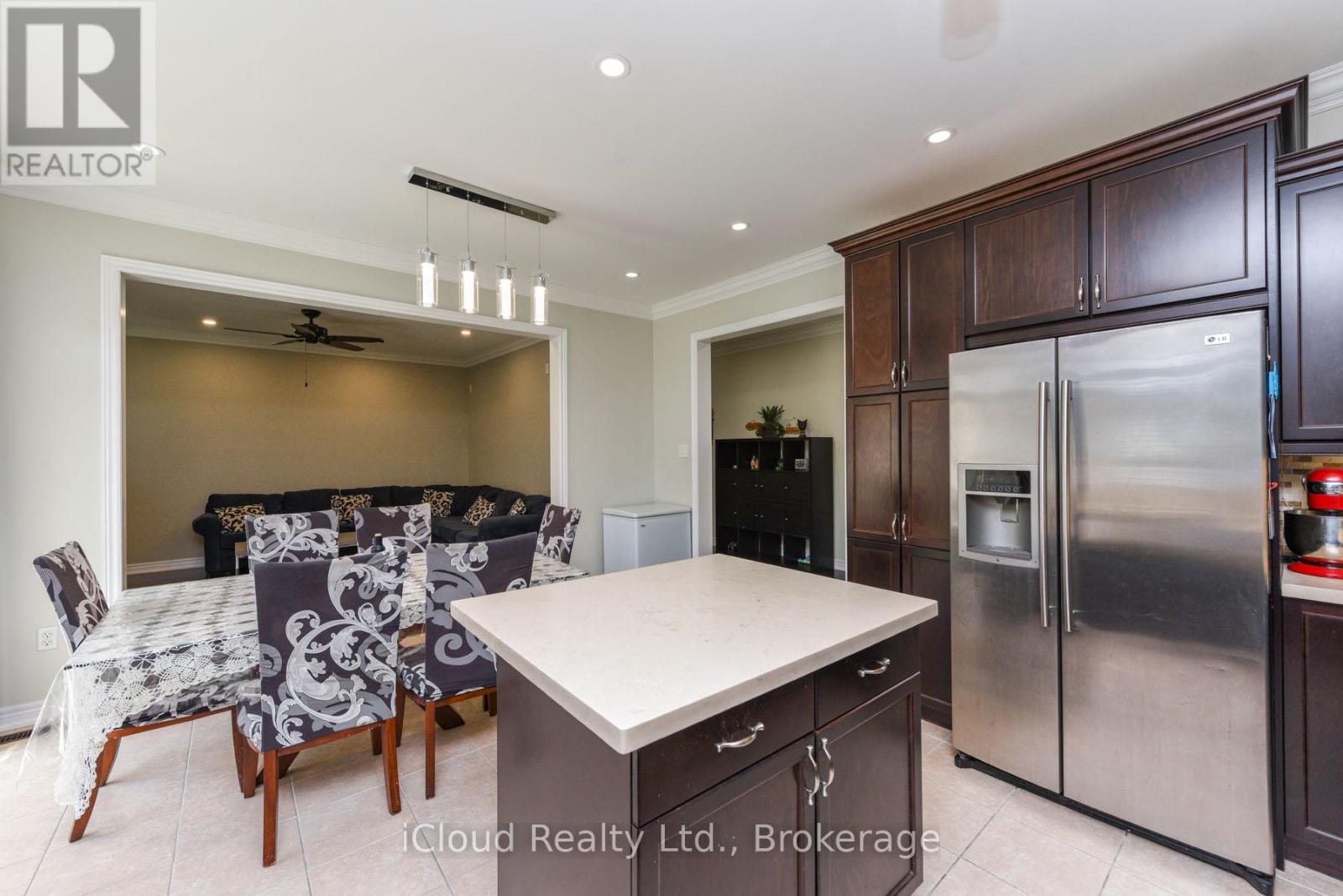 304 Dalgleish Garden, Milton, Ontario  L9T 6Z7 - Photo 12 - W12435645
