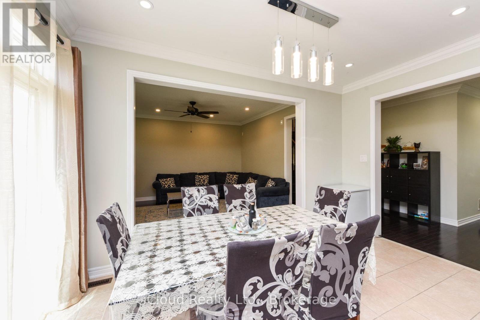 304 Dalgleish Garden, Milton, Ontario  L9T 6Z7 - Photo 13 - W12435645