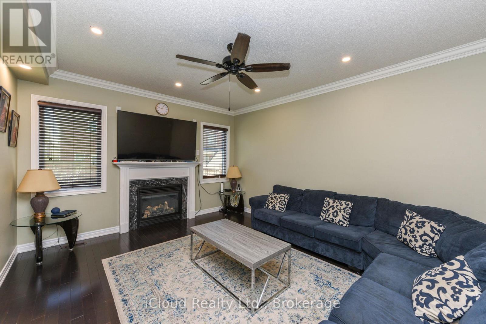 304 Dalgleish Garden, Milton, Ontario  L9T 6Z7 - Photo 6 - W12435645