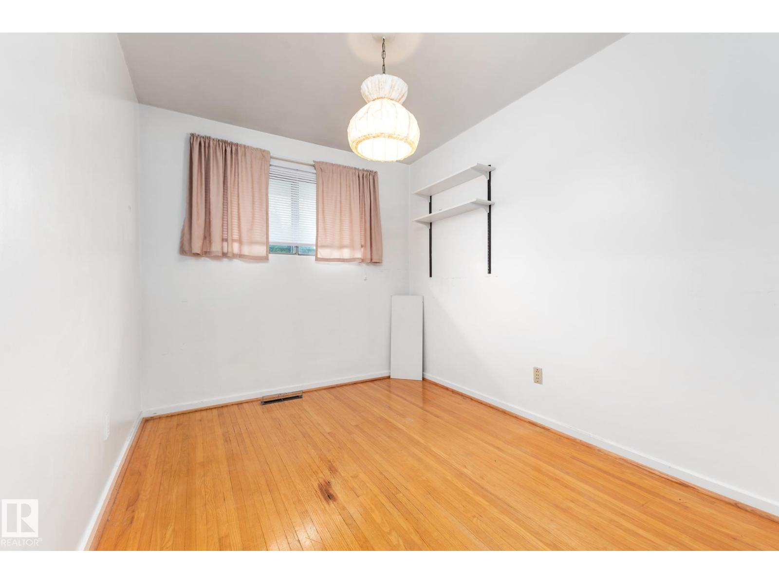 12419 135a Av Nw, Edmonton, Alberta  T5L 3Z4 - Photo 10 - E4460135