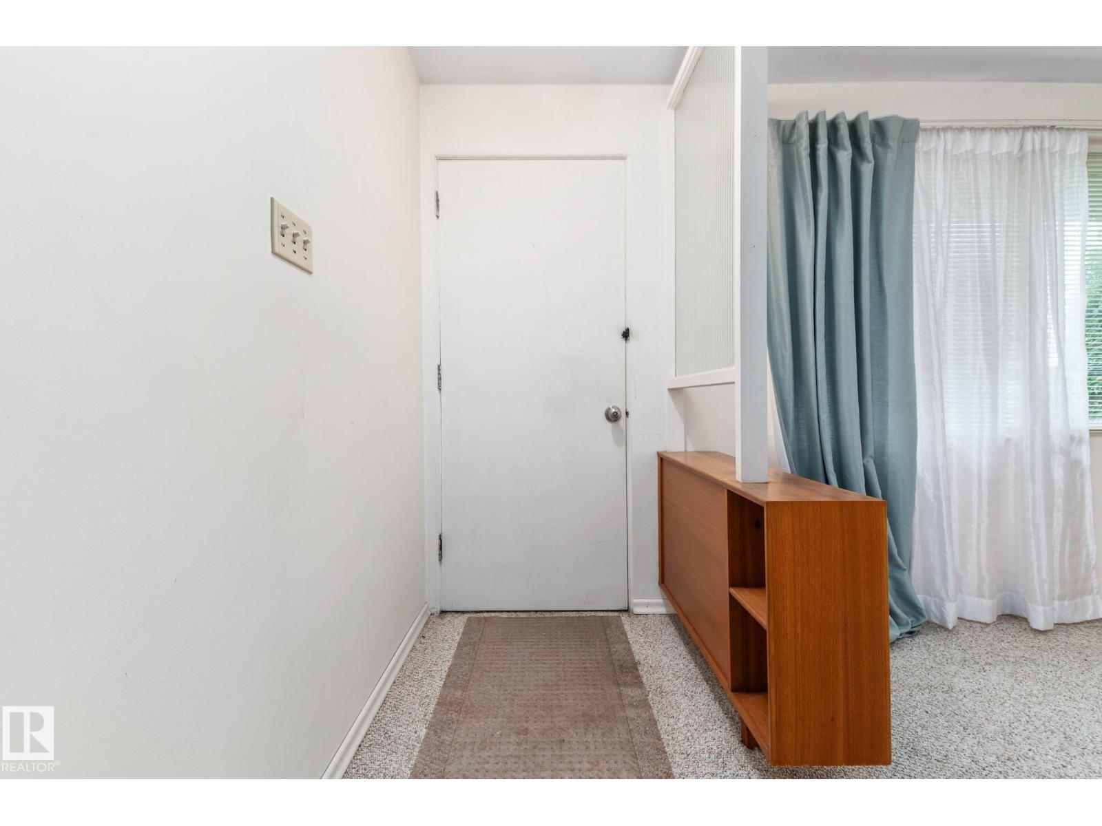 12419 135a Av Nw, Edmonton, Alberta  T5L 3Z4 - Photo 2 - E4460135