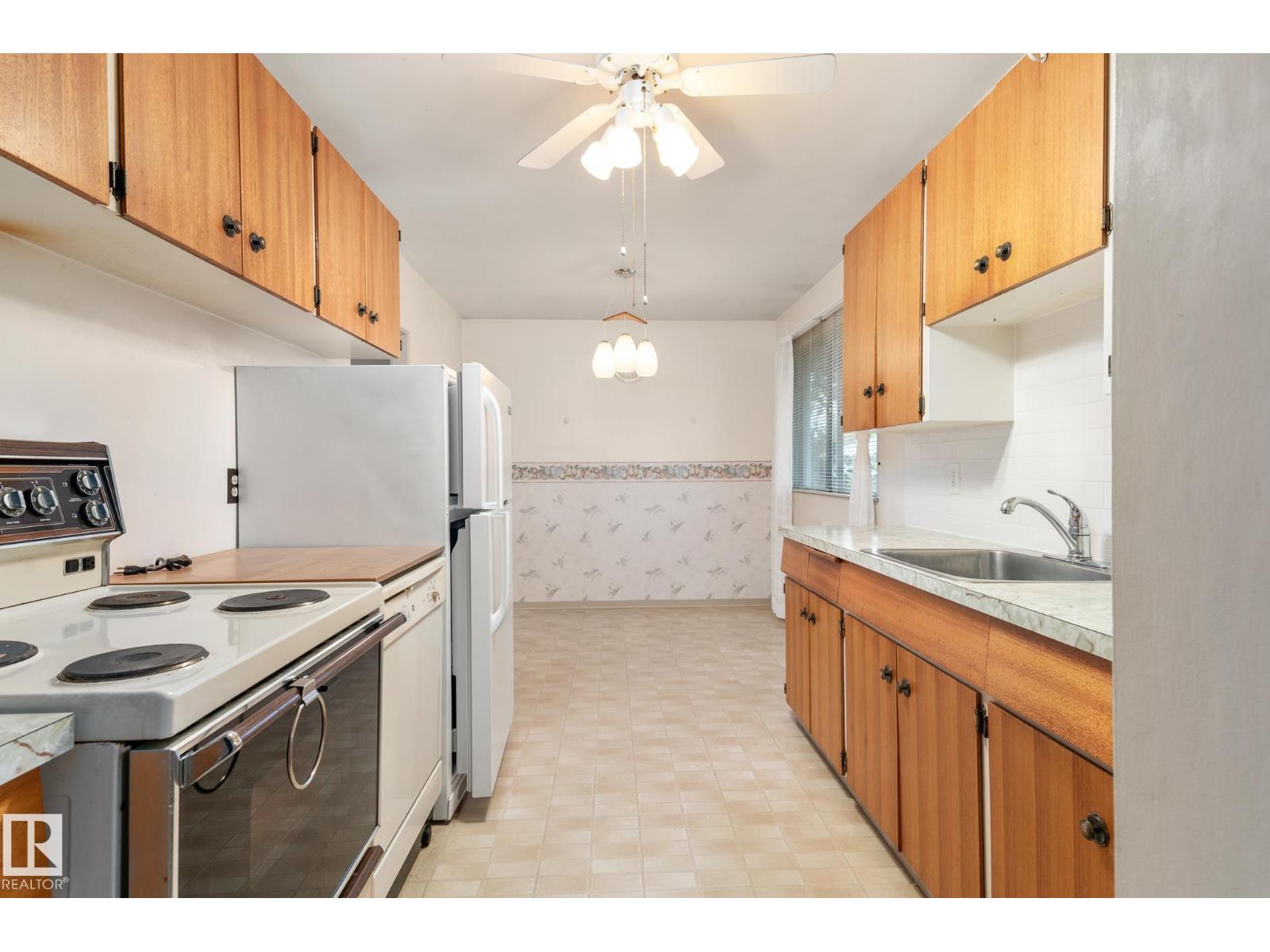 12419 135a Av Nw, Edmonton, Alberta  T5L 3Z4 - Photo 8 - E4460135