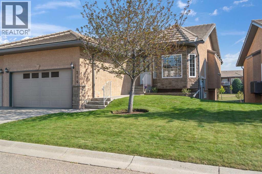 214 Shannon Estates Terrace Sw, Calgary, Alberta  T2Y 4C6 - Photo 2 - A2258228