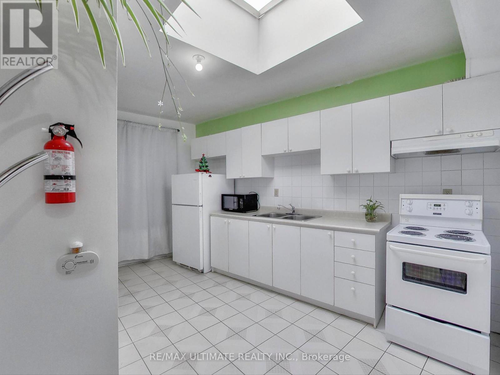 Apt #2 - 1584 Dundas Street W, Toronto, Ontario  M6K 1T8 - Photo 5 - C12435680