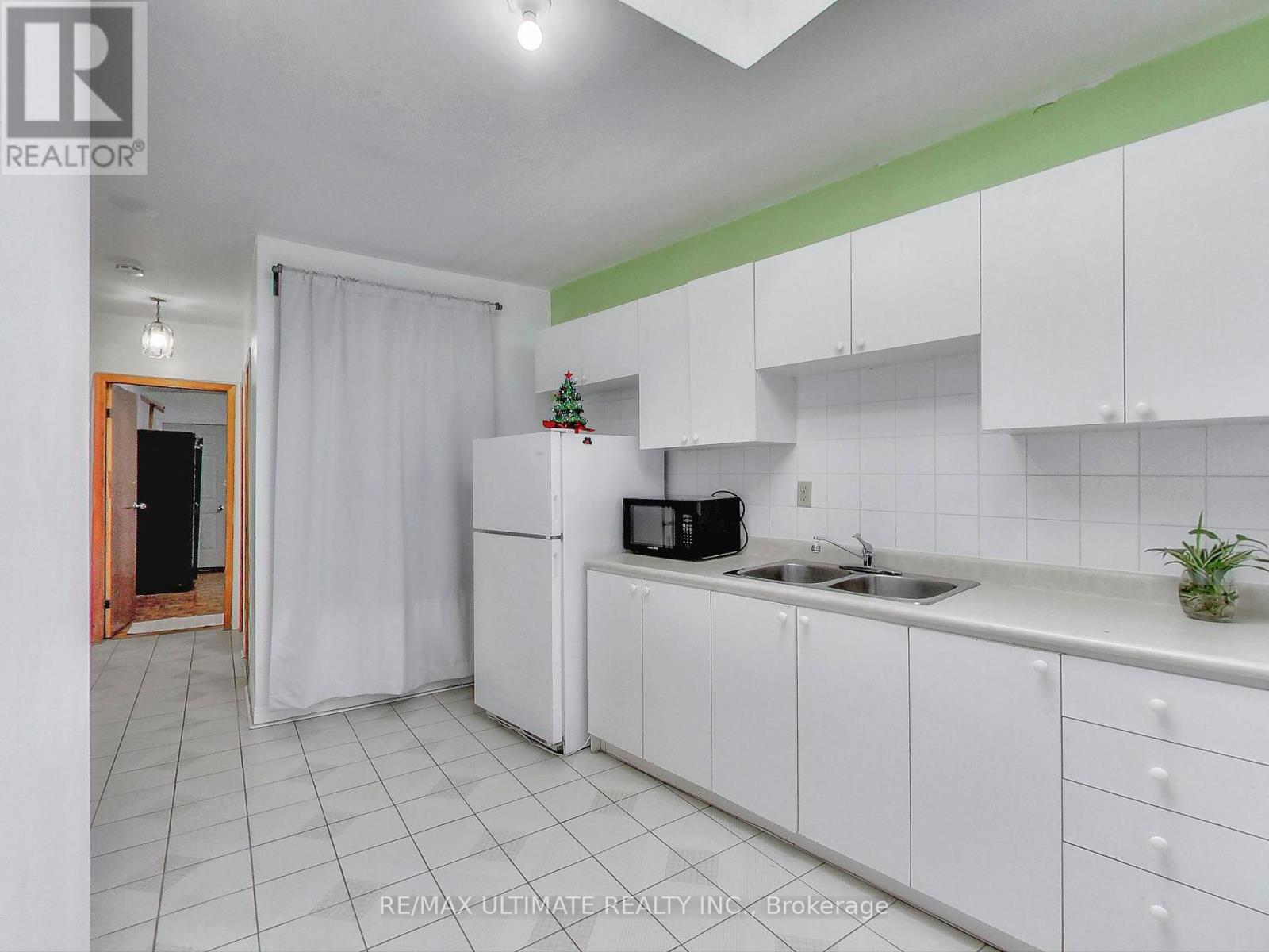 Apt #2 - 1584 Dundas Street W, Toronto, Ontario  M6K 1T8 - Photo 7 - C12435680