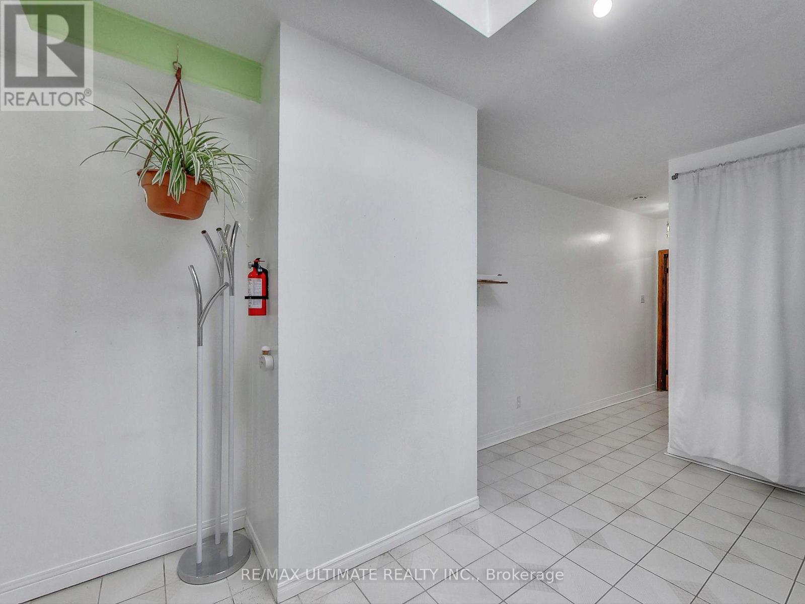 Apt #2 - 1584 Dundas Street W, Toronto, Ontario  M6K 1T8 - Photo 8 - C12435680