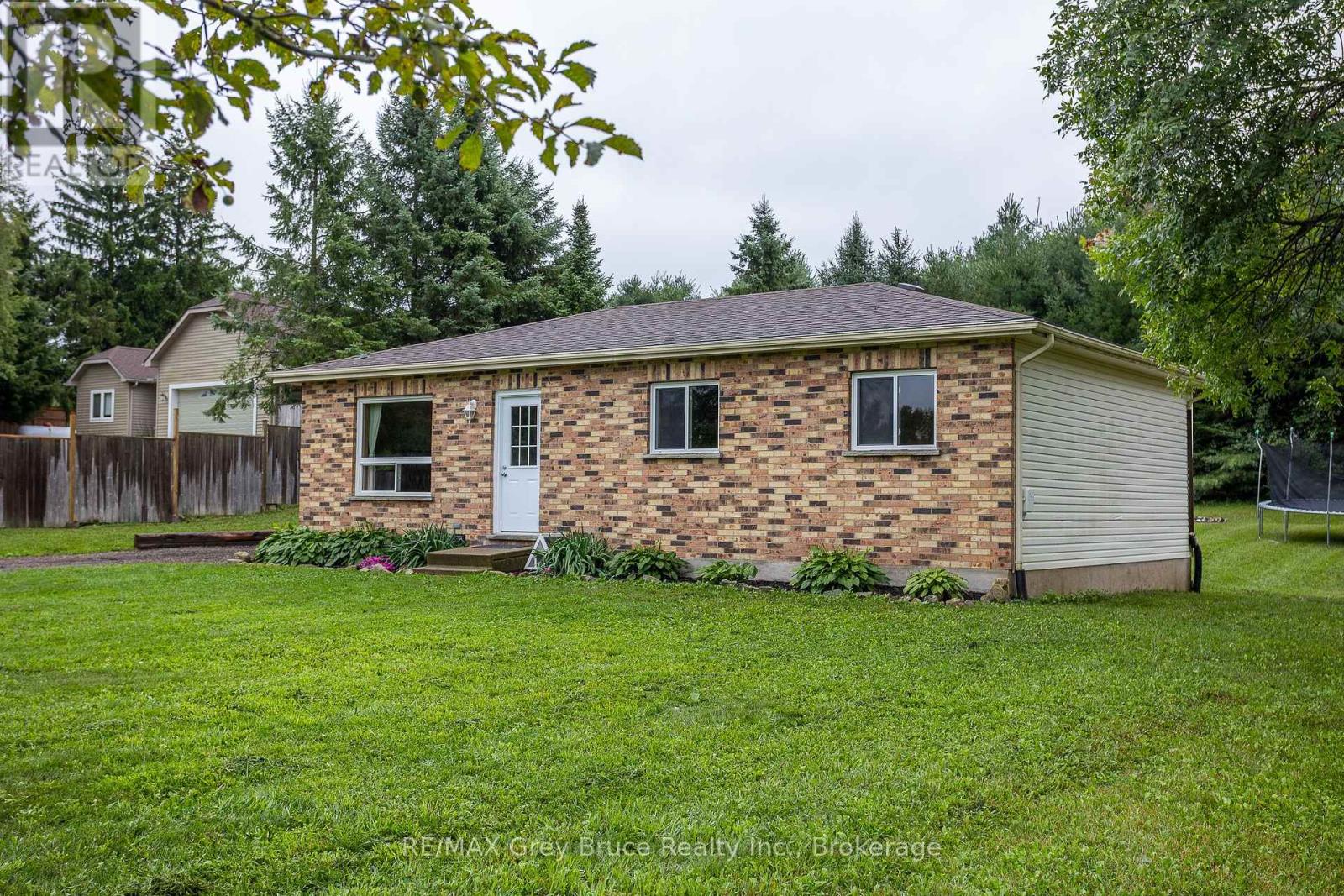 101530 Side Road 9, Georgian Bluffs, Ontario  N0H 2N0 - Photo 6 - X12426768