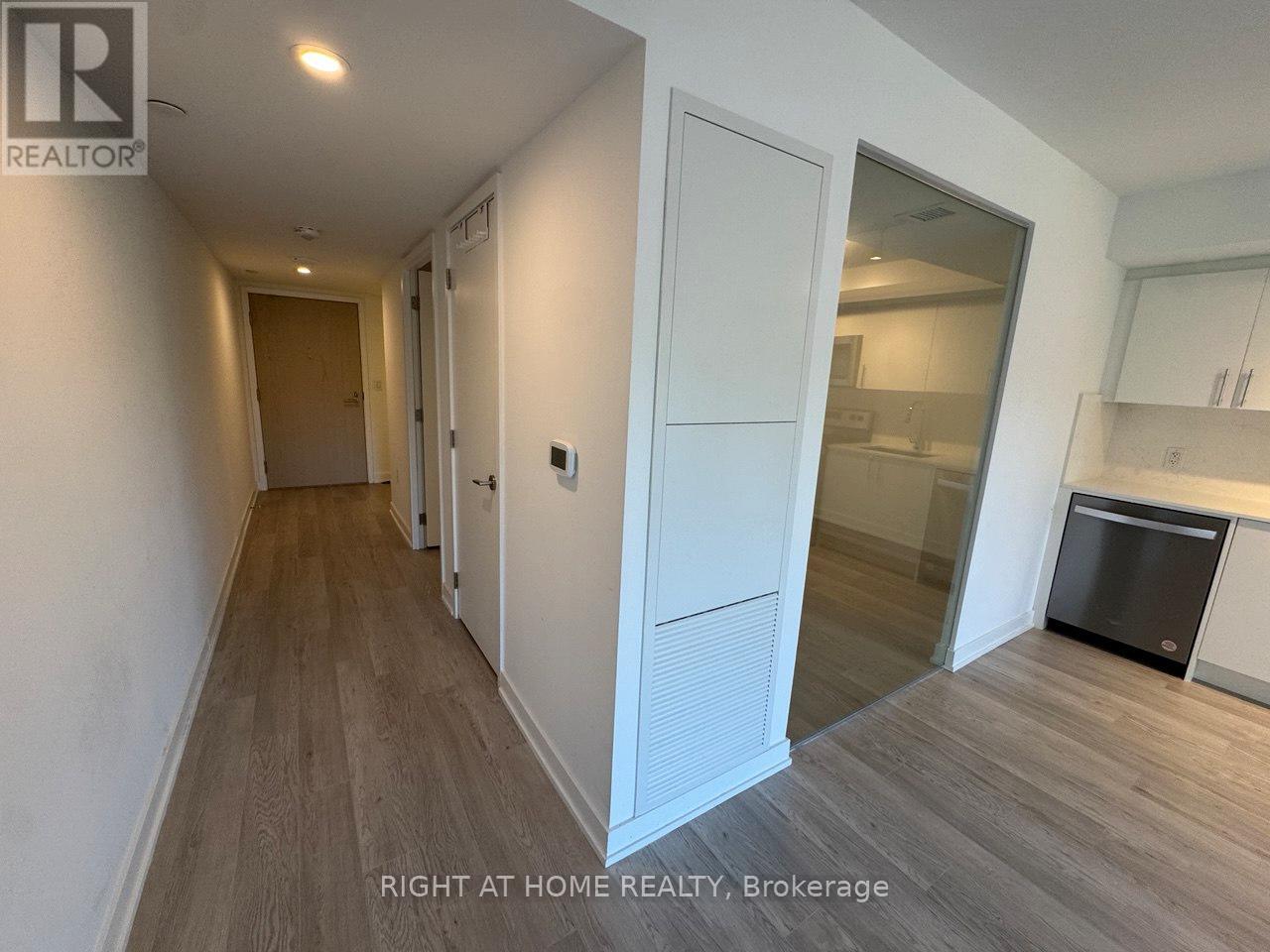 313 - 3 Strathgowan Avenue, Toronto, Ontario  M4N 1B8 - Photo 19 - C12388841