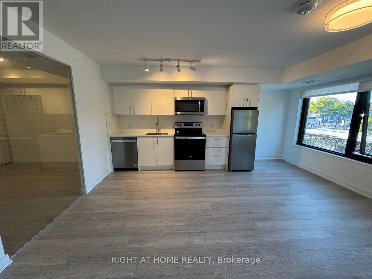 313 - 3 Strathgowan Avenue, Toronto, Ontario  M4N 1B8 - Photo 5 - C12388841
