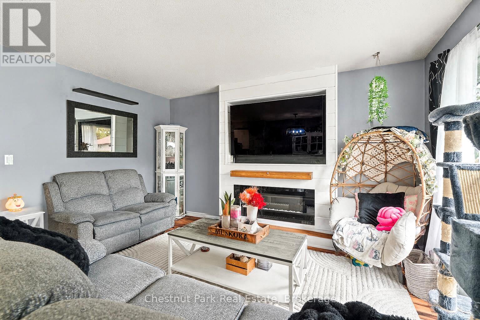 70 Milton Street, Bracebridge, Ontario  P1L 1G9 - Photo 6 - X12435682
