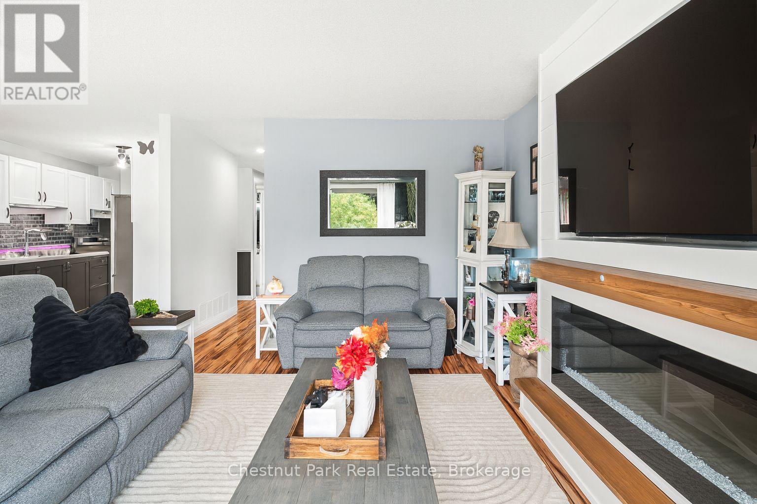 70 Milton Street, Bracebridge, Ontario  P1L 1G9 - Photo 8 - X12435682