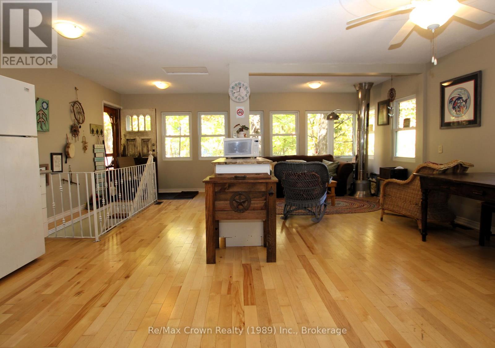 242 Everett Drive, Parry Sound Remote Area, Ontario  P0H 2R0 - Photo 10 - X12435696