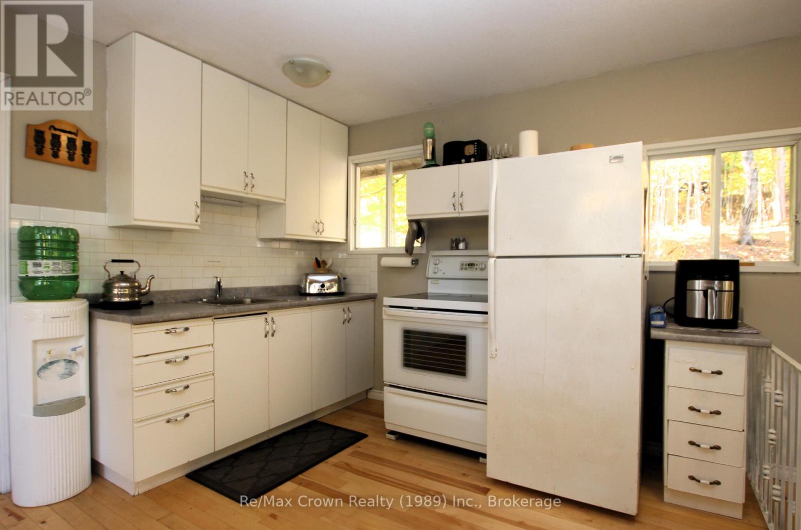 242 Everett Drive, Parry Sound Remote Area, Ontario  P0H 2R0 - Photo 13 - X12435696