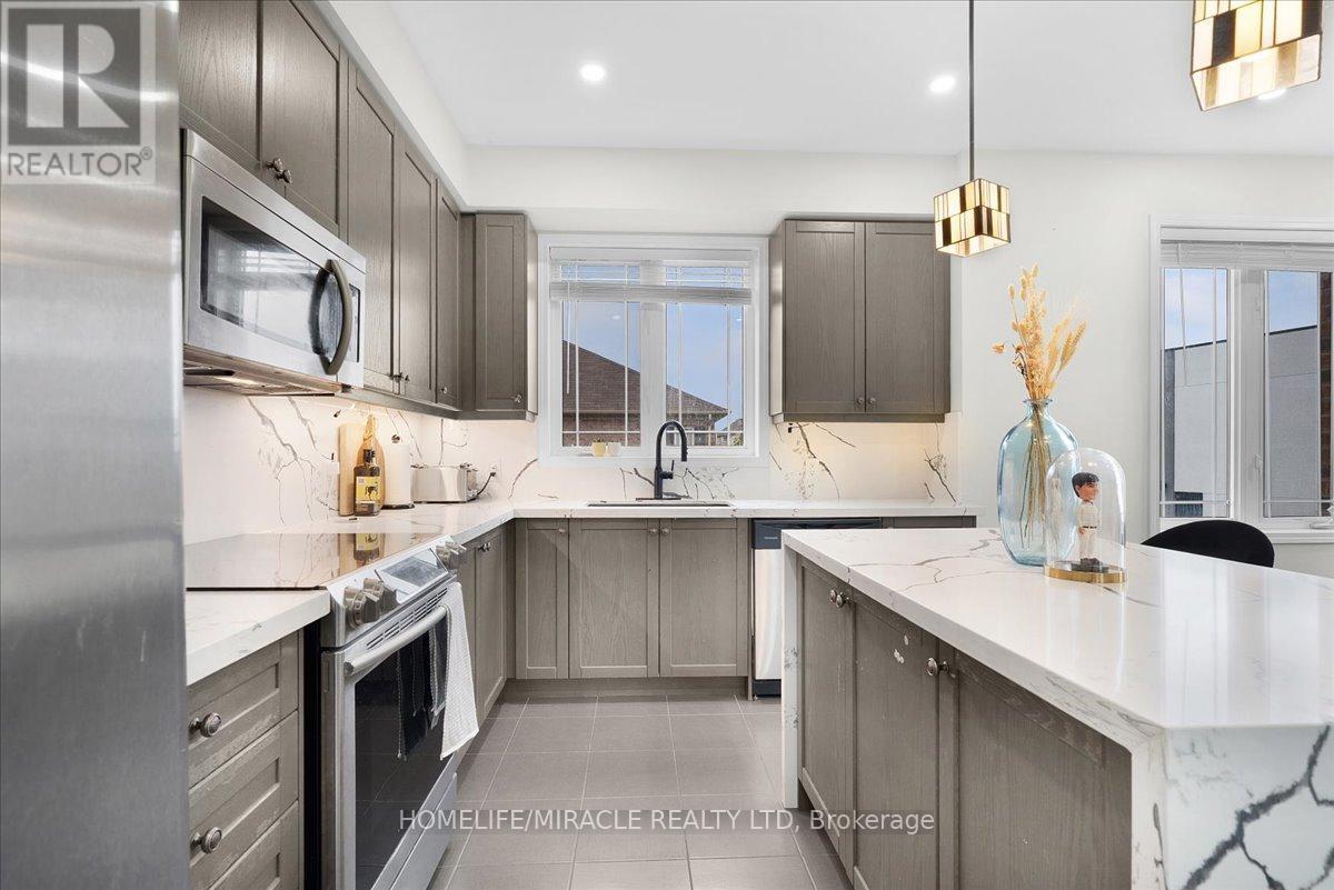 402 Dougall Avenue, Caledon, Ontario  L7C 2H1 - Photo 17 - W12435678