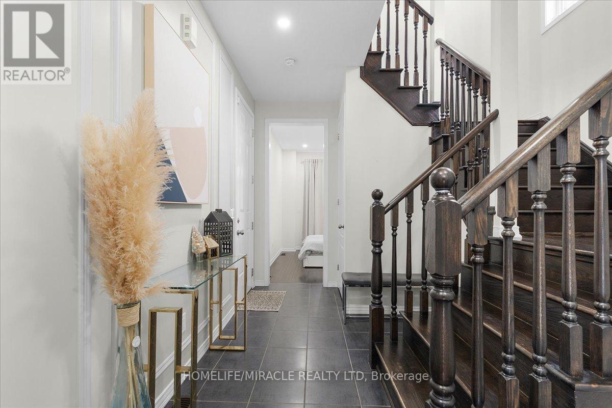 402 Dougall Avenue, Caledon, Ontario  L7C 2H1 - Photo 6 - W12435678