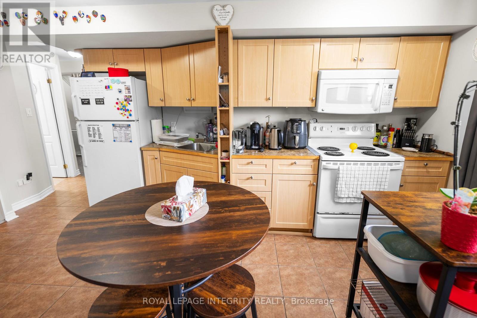 256 Alfred Street, Ottawa, Ontario  K1L 6W6 - Photo 12 - X12435704