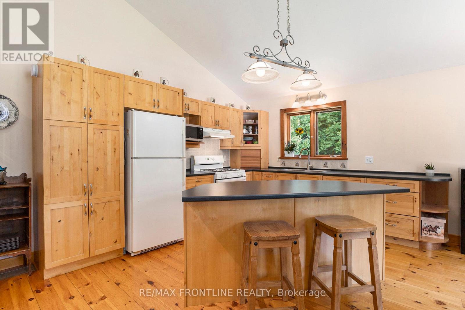 530 Miners Point Road, Tay Valley, Ontario  K7H 3C5 - Photo 15 - X12435687