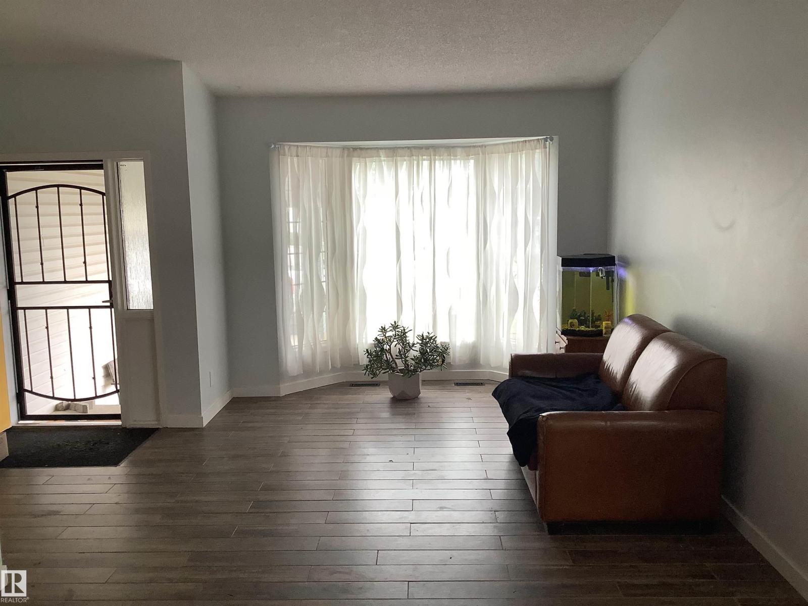 15704 61 St Nw, Edmonton, Alberta  T5P 2P5 - Photo 2 - E4460136